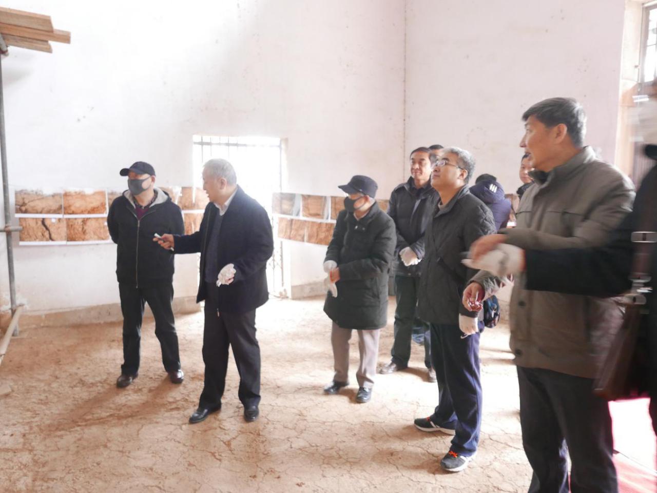 专家以及参会人员前往项目现场进行了考察-1.jpg 专家以及参会人员前往项目现场进行了考察-1.jpg